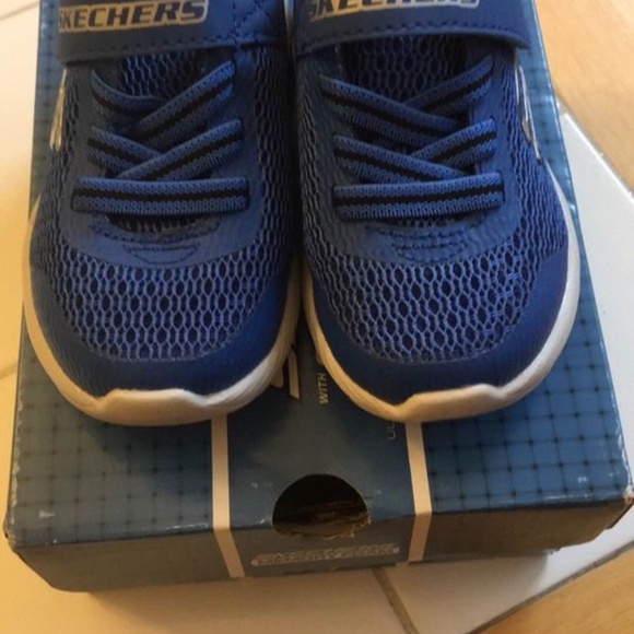 BRAND NEW boy toddler skechers Dyna lite velcro shoes size 5 & 6 - Picture 3 of 6